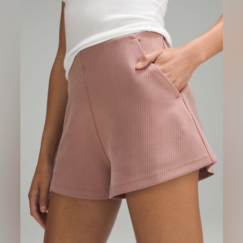 NWT Lululemon Ribbed Softstreme High-Rise Short 2" Twilight Rose TWRS Size 4